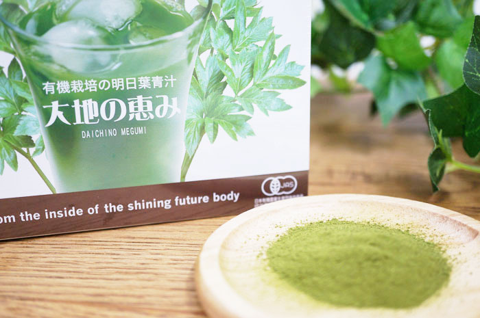 野菜界の王様『明日葉』には女性に嬉しい栄養素がたくさん！明日葉青汁【大地の恵み】の効果とは