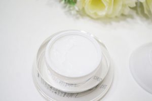 シミやくすみ肌に朗報！富士山温泉クリームの天然成分で美肌ケア＆口コミレビュー